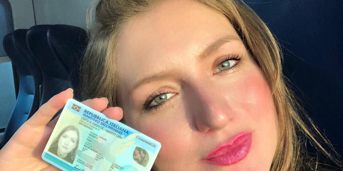 Fernanda Morotti com a Carta D’Identità Fernanda Morotti com a Carta D'Identità