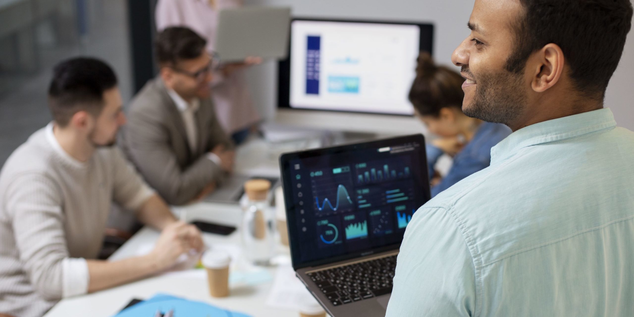 modern-equipped-computer-lab (2)